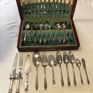 1847 Rogers Brothers “First Love” 100 Piece Set, Silver Plate Flatware in Box